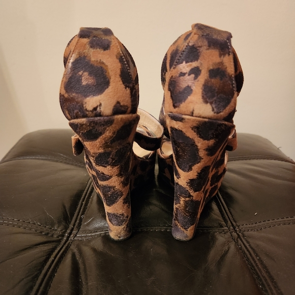 JIMMY CHOO Wedge Sandals PENNY Leperd Black/Gold Size 38 - Picture 4 of 6